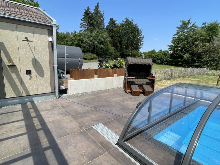 Pool und Aussenküche 3 Ferienwohnung-Zimmermanns-Monschau-min