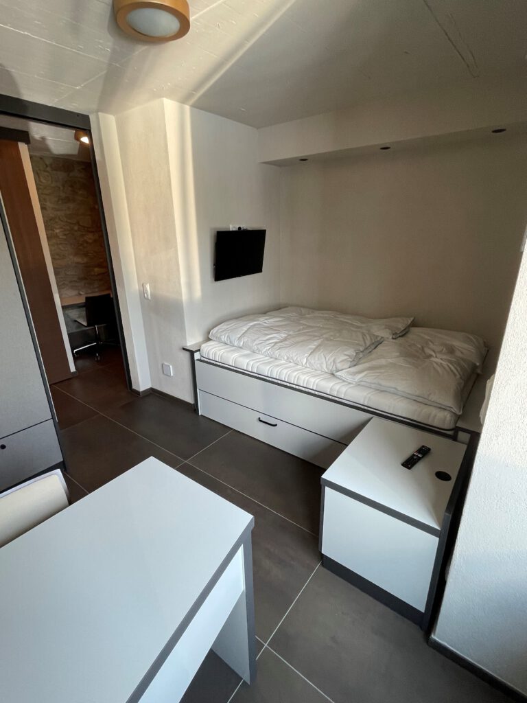 Zweites Schlafzimmer 1 Ferienwohnung-Zimmermanns-Monschau-min